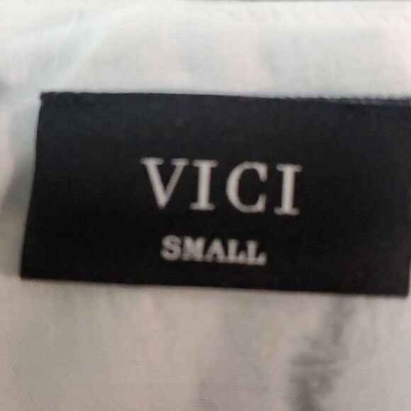 Vici tank top, small,‎ gray, and white design. Great layering. - Picture 5 of 7